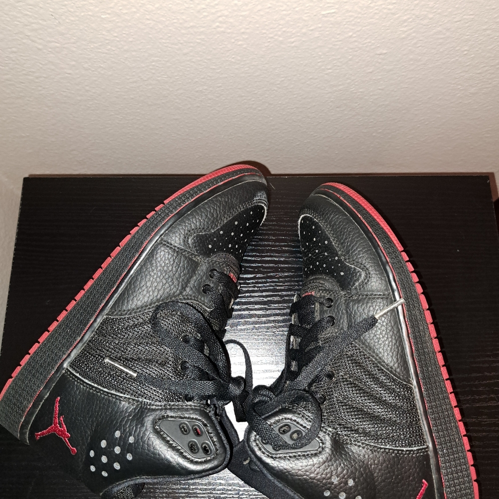 Kids Black & Red Jordan Basketball Shoes with '23' Accent. Size 4Y - Picture 14 of 16
